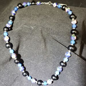MULTI COLORED CLASS BEEDS NECKLESS